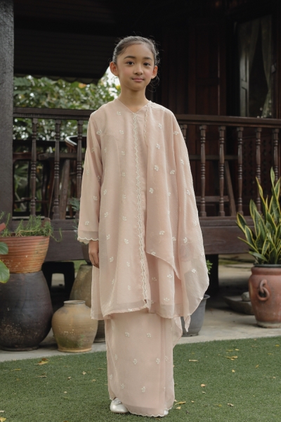 SERI KEBARUNG KIDS IN ROSEGOLD 2.0 (KIDS SELENDANG INCLUDED)